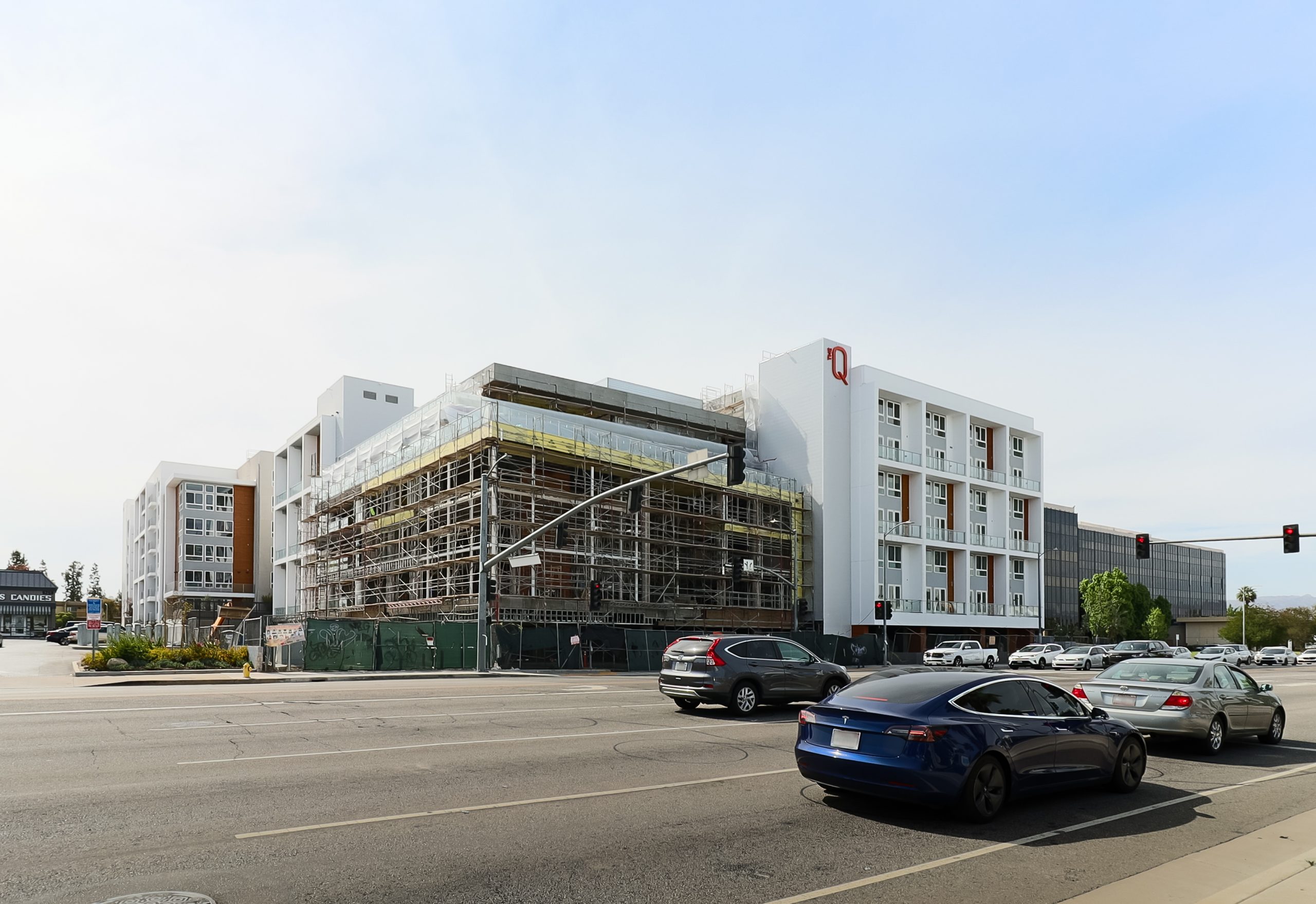 6263 Topanga Canyon Boulevard Tops out in Warner Center, Los