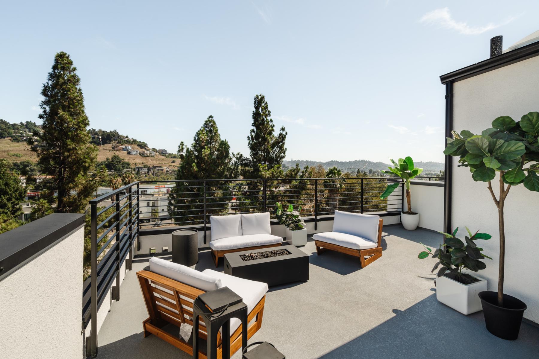 3845 Fletcher Drive Roof Deck