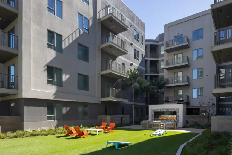 18750 Delaware Street Courtyard